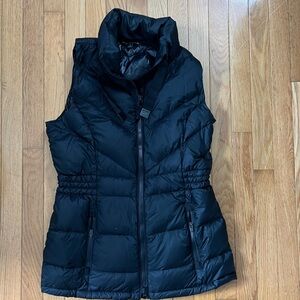 Athleta Puffer Vest size small